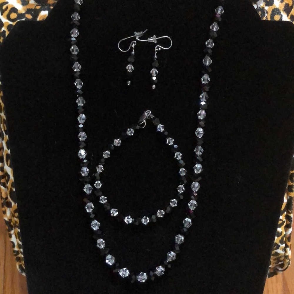 Necklace, earrings and bracelet set
